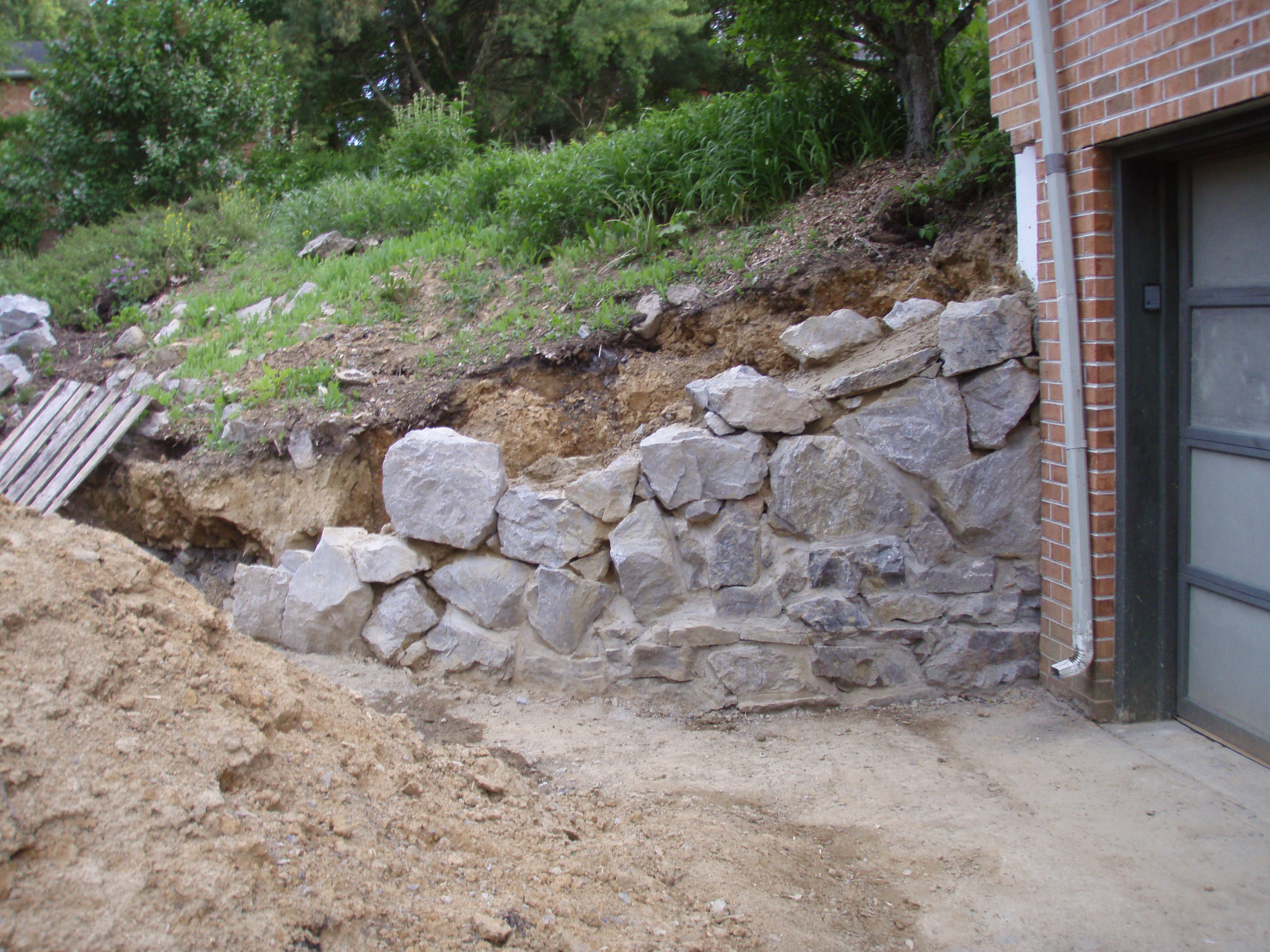 stone retaining wall